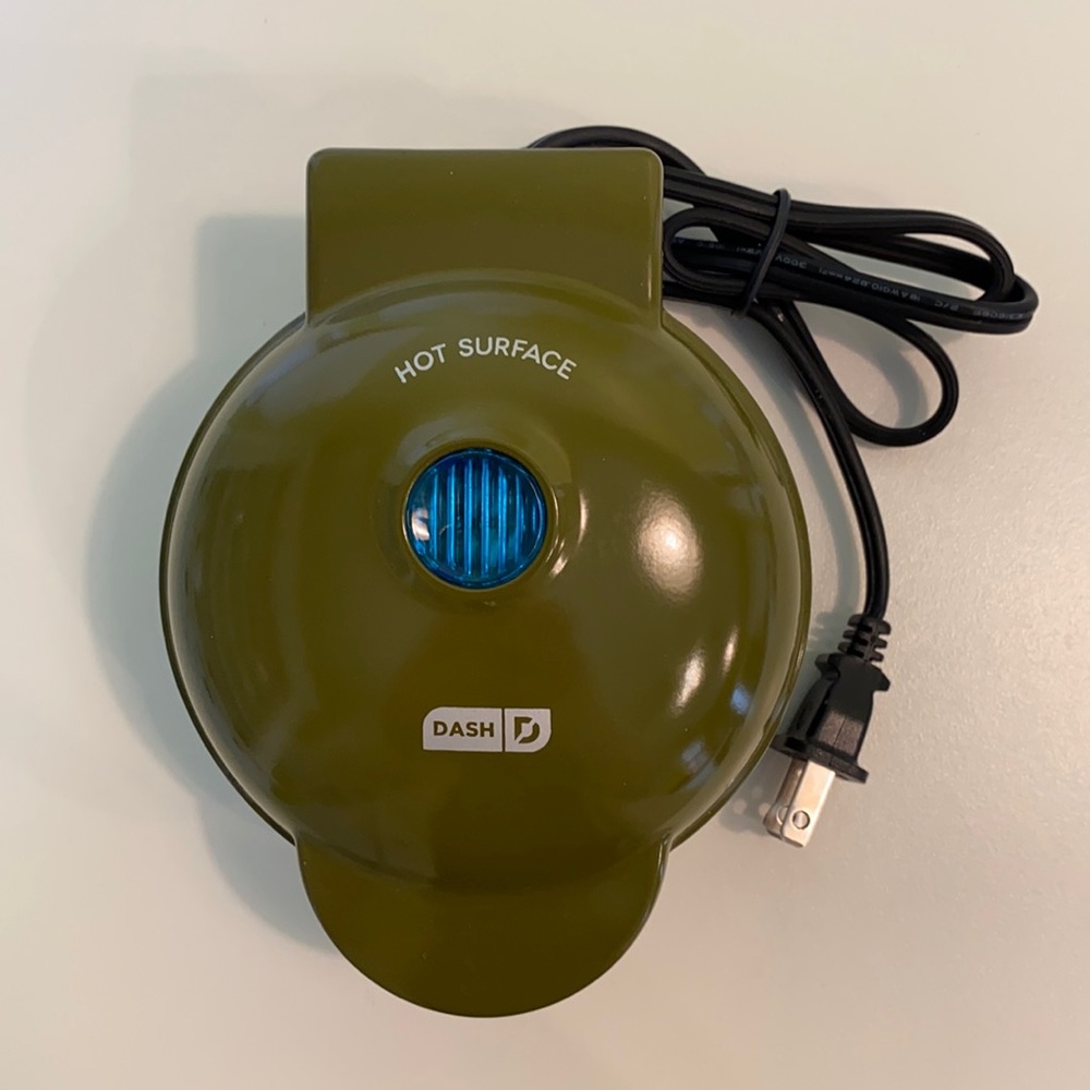 Mini waffle-maker